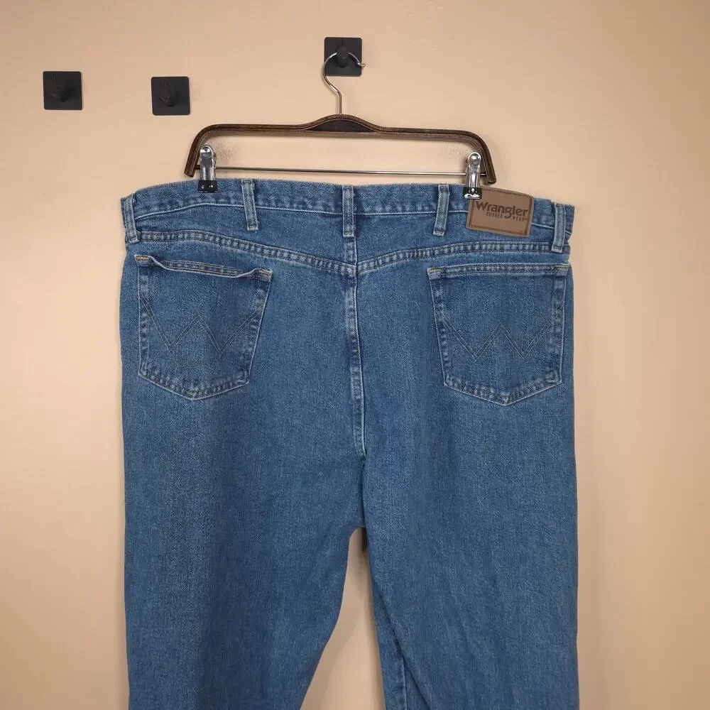 Wrangler Men's Rugged Wear Relaxed Fit Jeans in Medium Wash Size 44x32